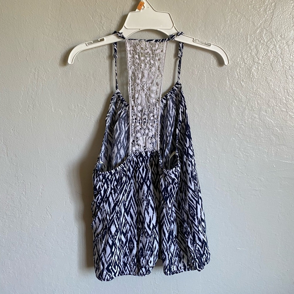 4/25 !! Blue & white tank top blouse - Picture 5 of 5
